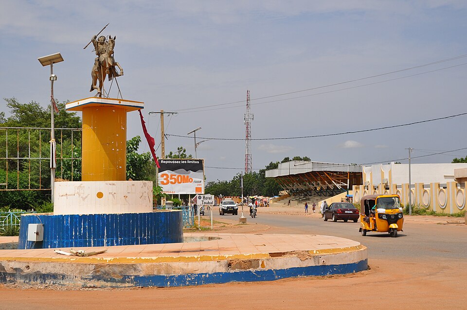 The city center of Dosso, Niger, with from left to right: the Place de Djermakoye (with statue), the