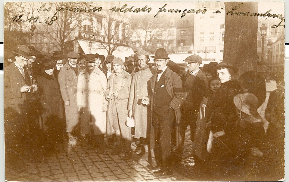 November 1918,  the population of  Luxembourg City welcomes the first french troops.