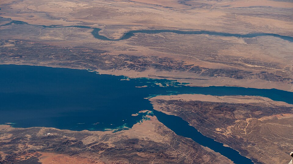 iss073e0768775 (Sept. 26, 2025) --- The Nile River (top) winds through Egypt, which is separated fro