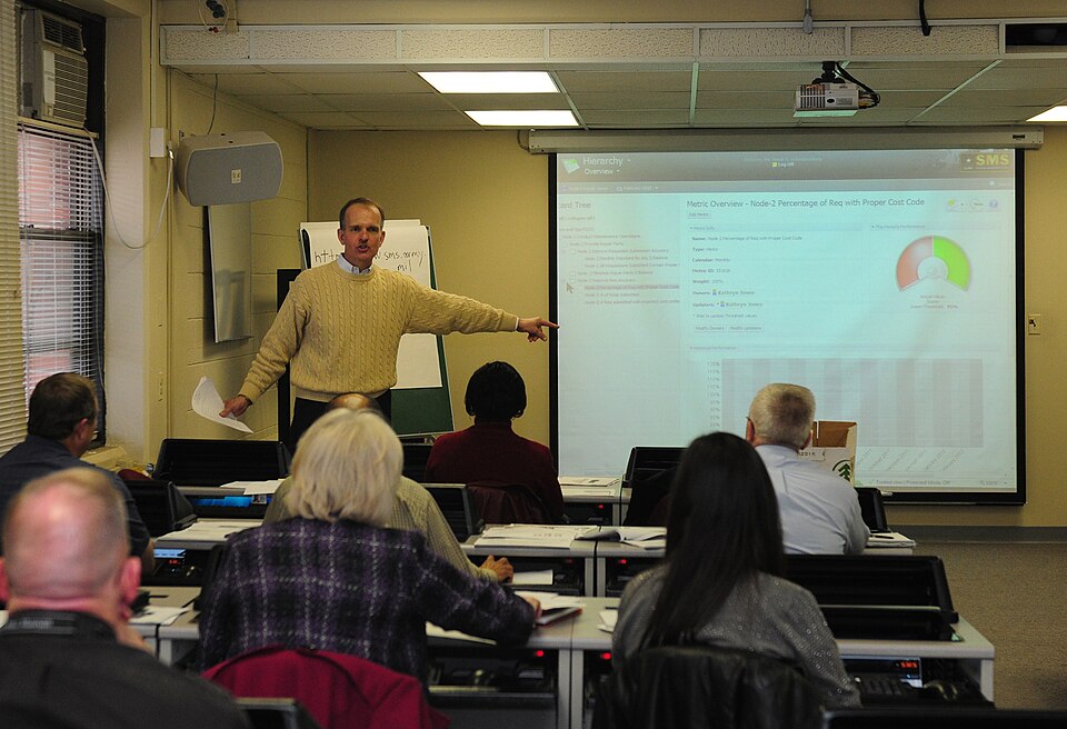 Hank Sharpenberg, an instructor for the Strategic Management System, teaches logicians from Fort Car