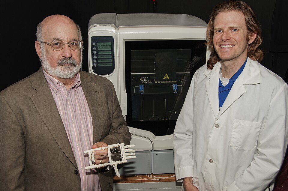 Dr. Steven Pollack (left), Director of FDA’s Office of Science and Engineering Laboratories (OSEL) a