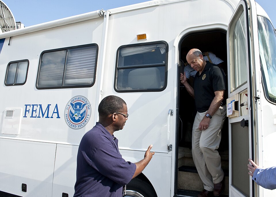 HOUSTON - Secretary of Homeland Security Jeh Johnson and Congresswoman Sheila Jackson Lee visit the 