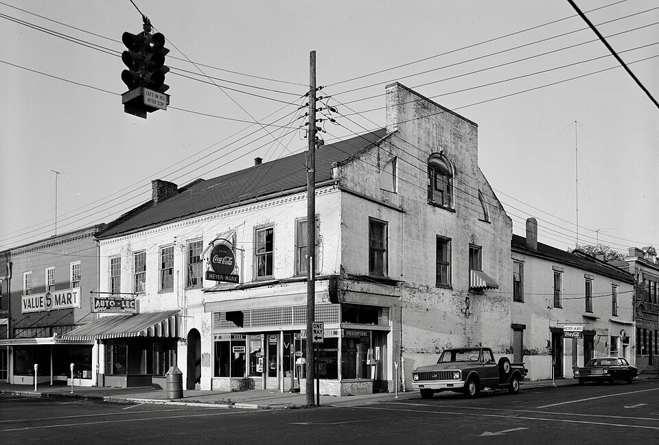 Pope Building, 625-627 Market Street, Port Gibson, Mississippi, photographed April 1972. 

General V