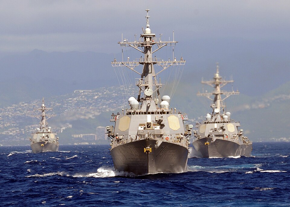 PACIFIC OCEAN (Jan. 15, 2009) Guided-missile destroyers USS Paul Hamilton (DDG 60), USS Hopper (DDG 